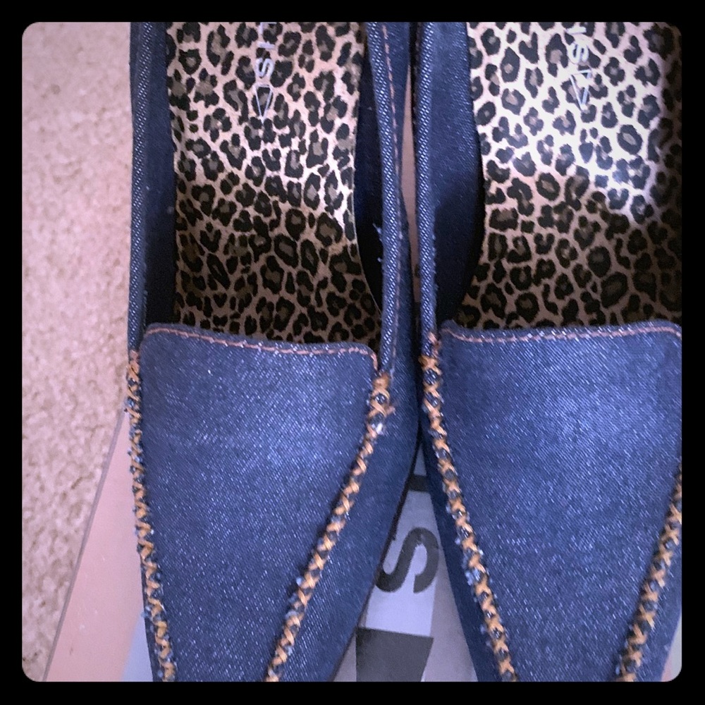 Pointed toe shoes